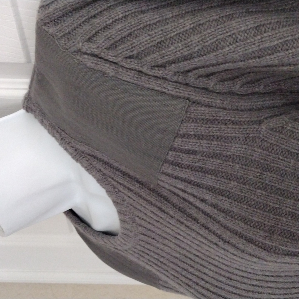 LL Bean 100% Merino Lambswool Sweater Size M